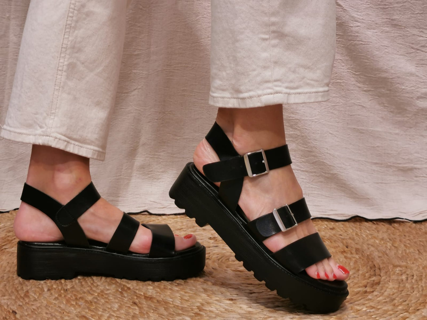 Sandales noires brides