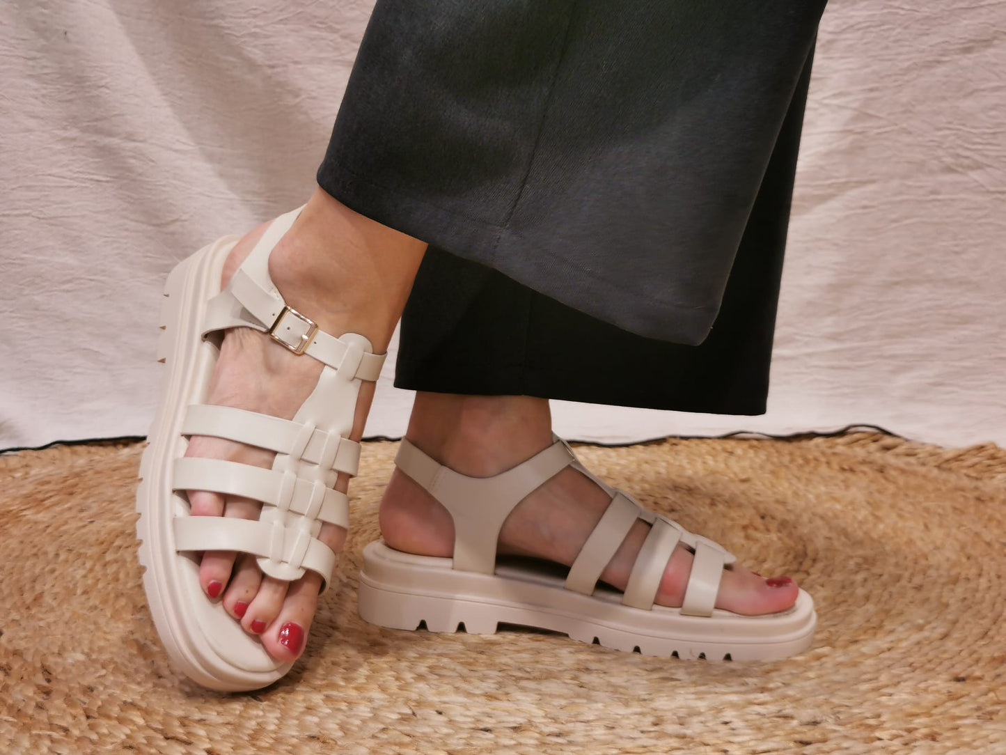 sandales-spartiates-beige-gladiator
