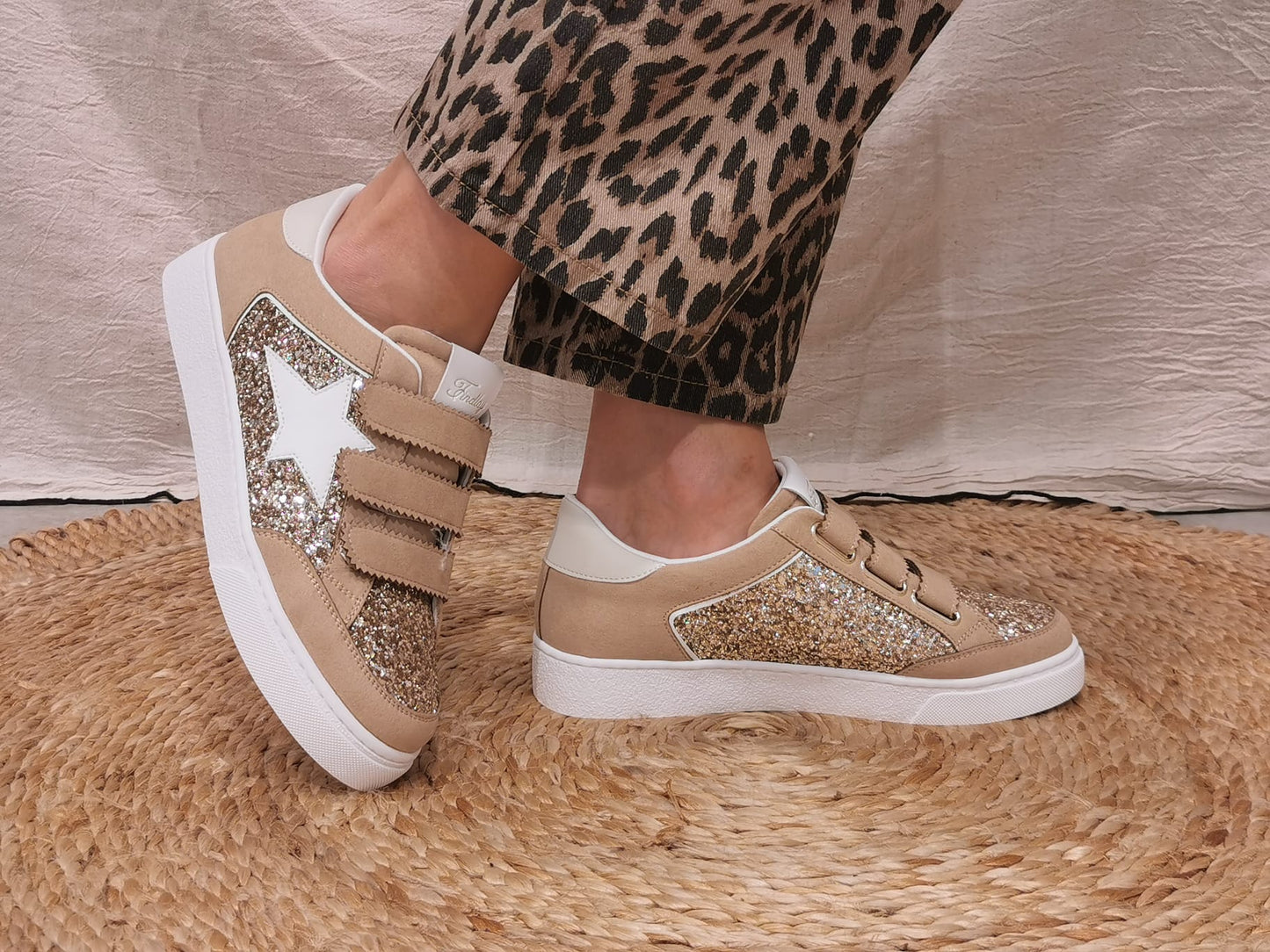 Sneakers taupe à scratch