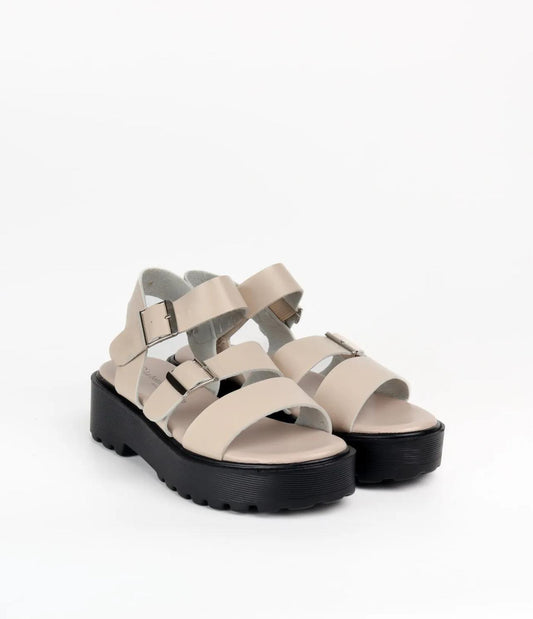 Sandales noires beiges