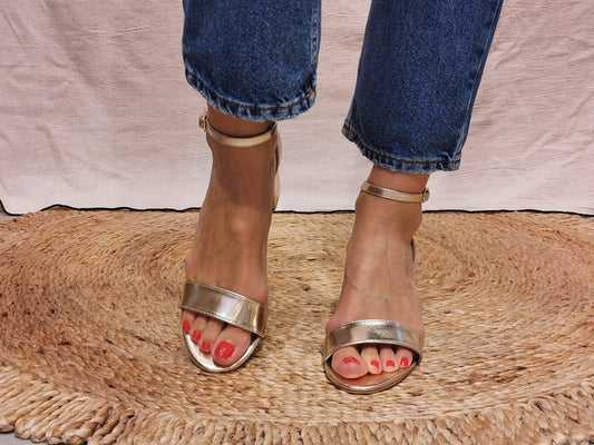 Sandale dorées petit talon