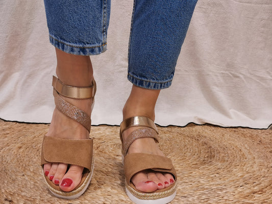 Sandales brides camel compensées