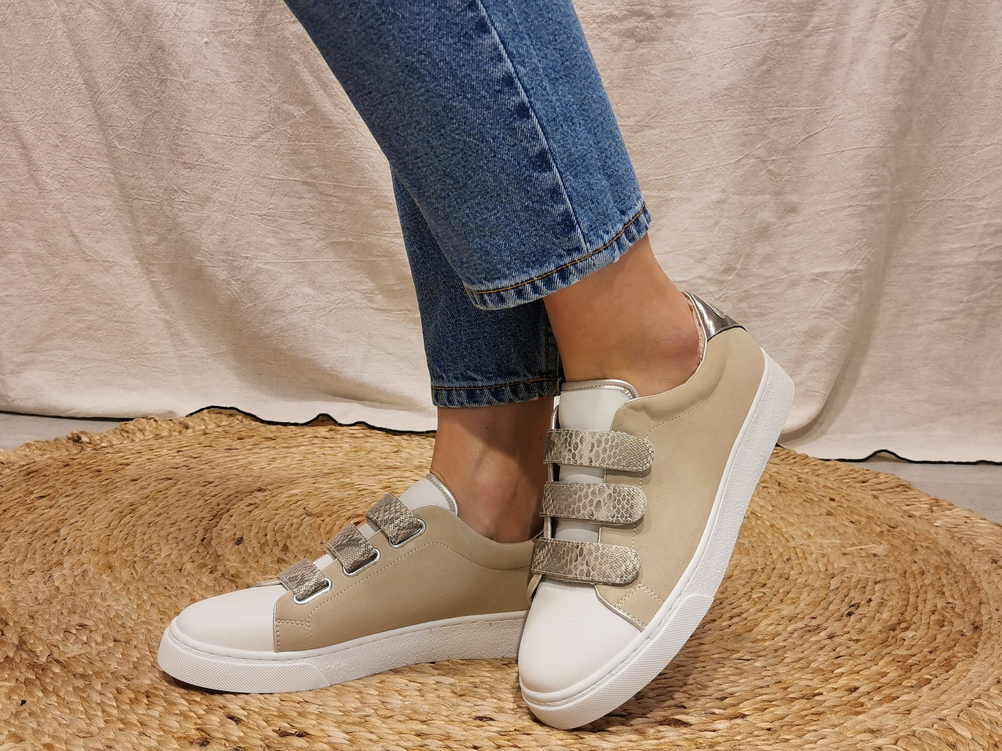 basket beige et blanche
