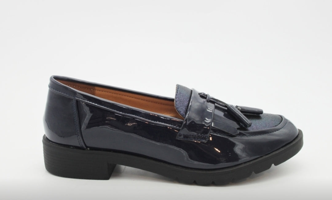 Mocassins vernis bleu pompom semelle sport