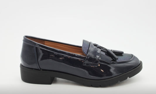 Mocassins vernis bleu pompom semelle sport