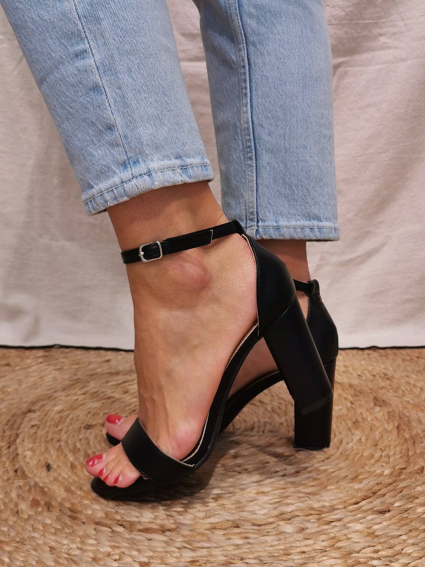 Sandale noire talon haut