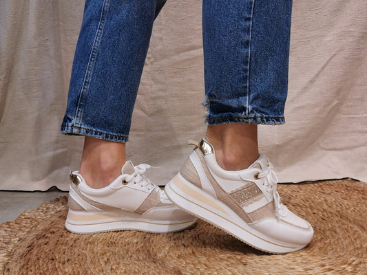 Sneakers blanches et beige