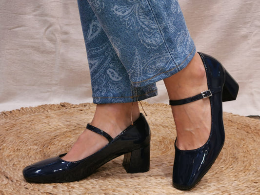 Chaussures de talon vernis bleu marine