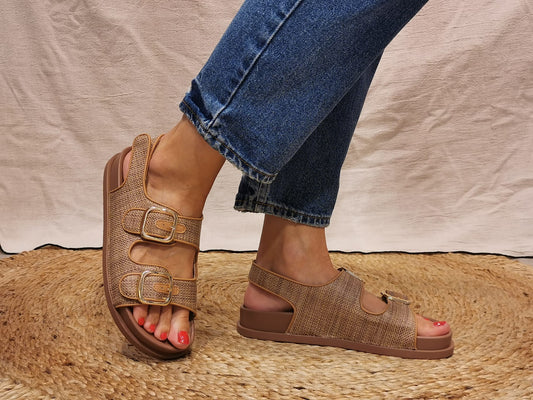 Sandales camel boucles